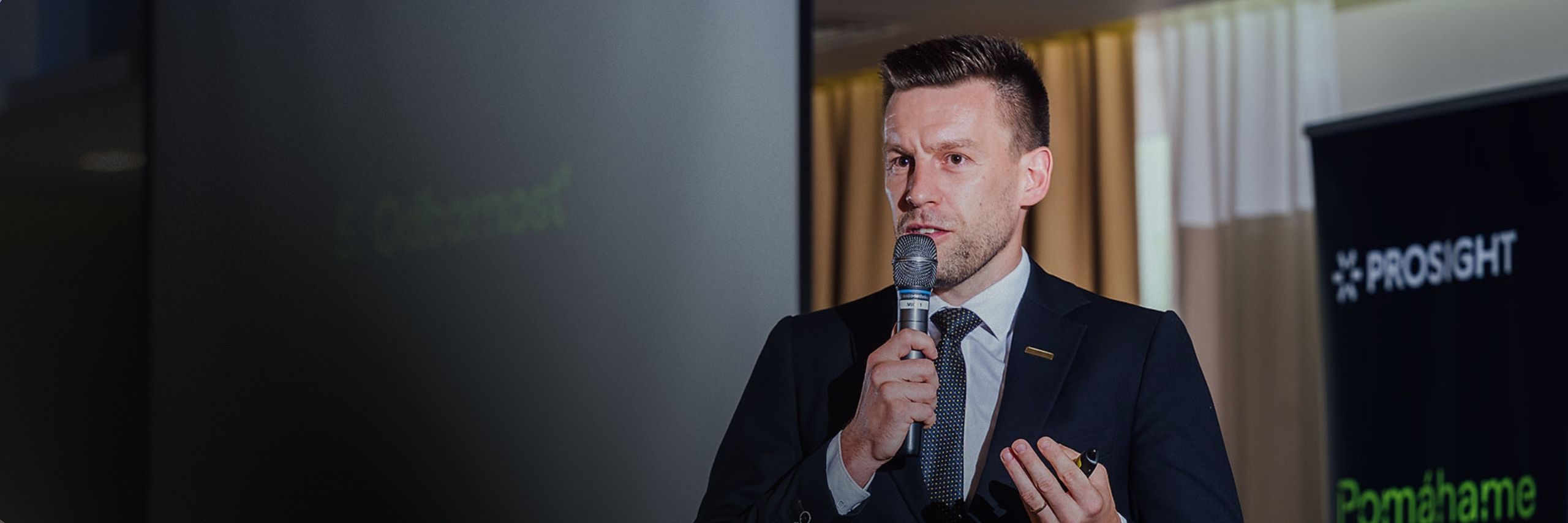 Adam Poráč header image